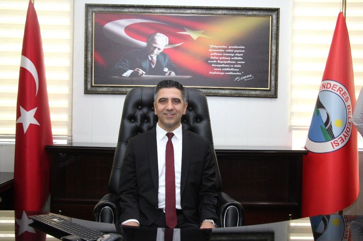 Menderes\'te Başkan Kayalar Mazbatasını Aldı, Görevine Başladı