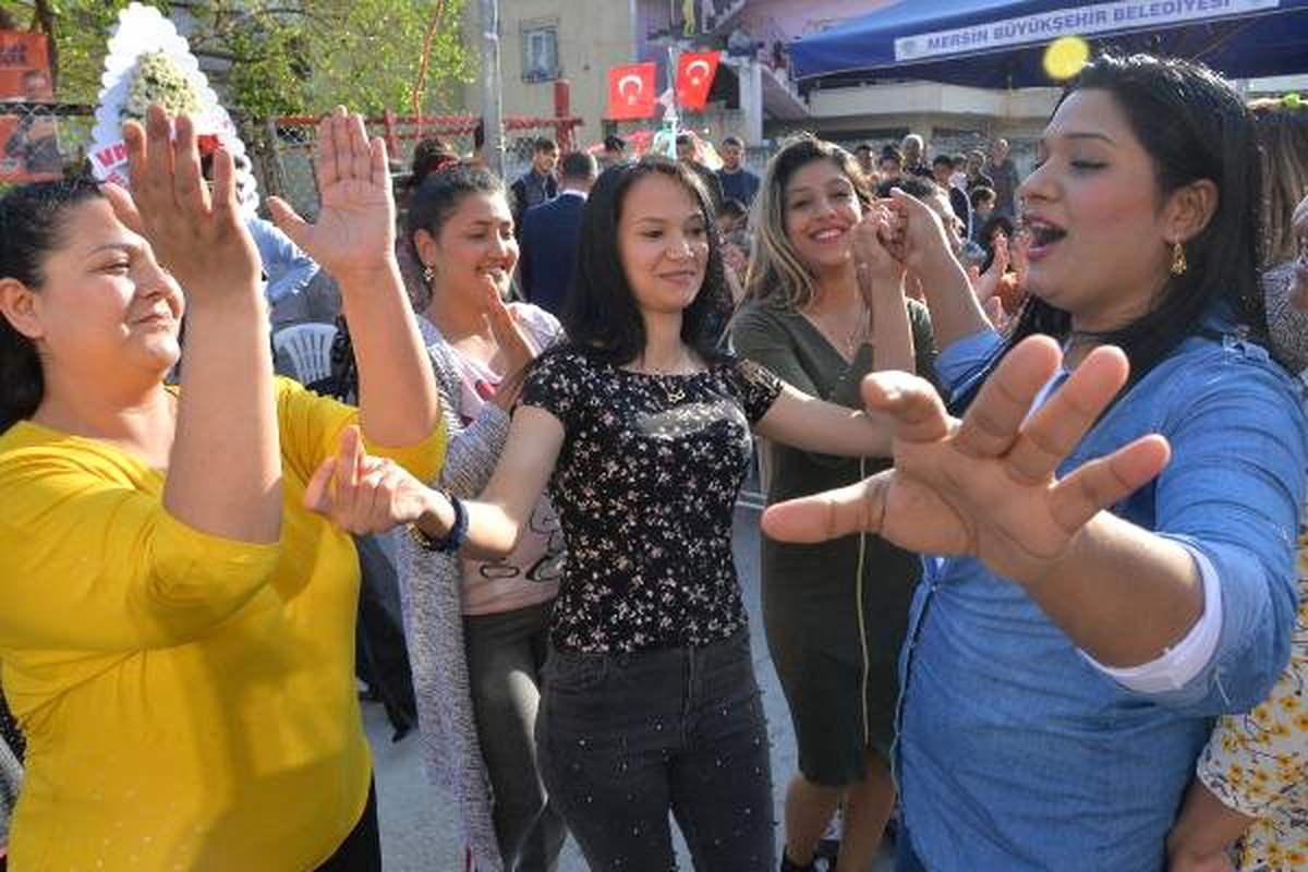 Mersin\'de, 8 Nisan Dünya Romanlar Günü Coşkusu