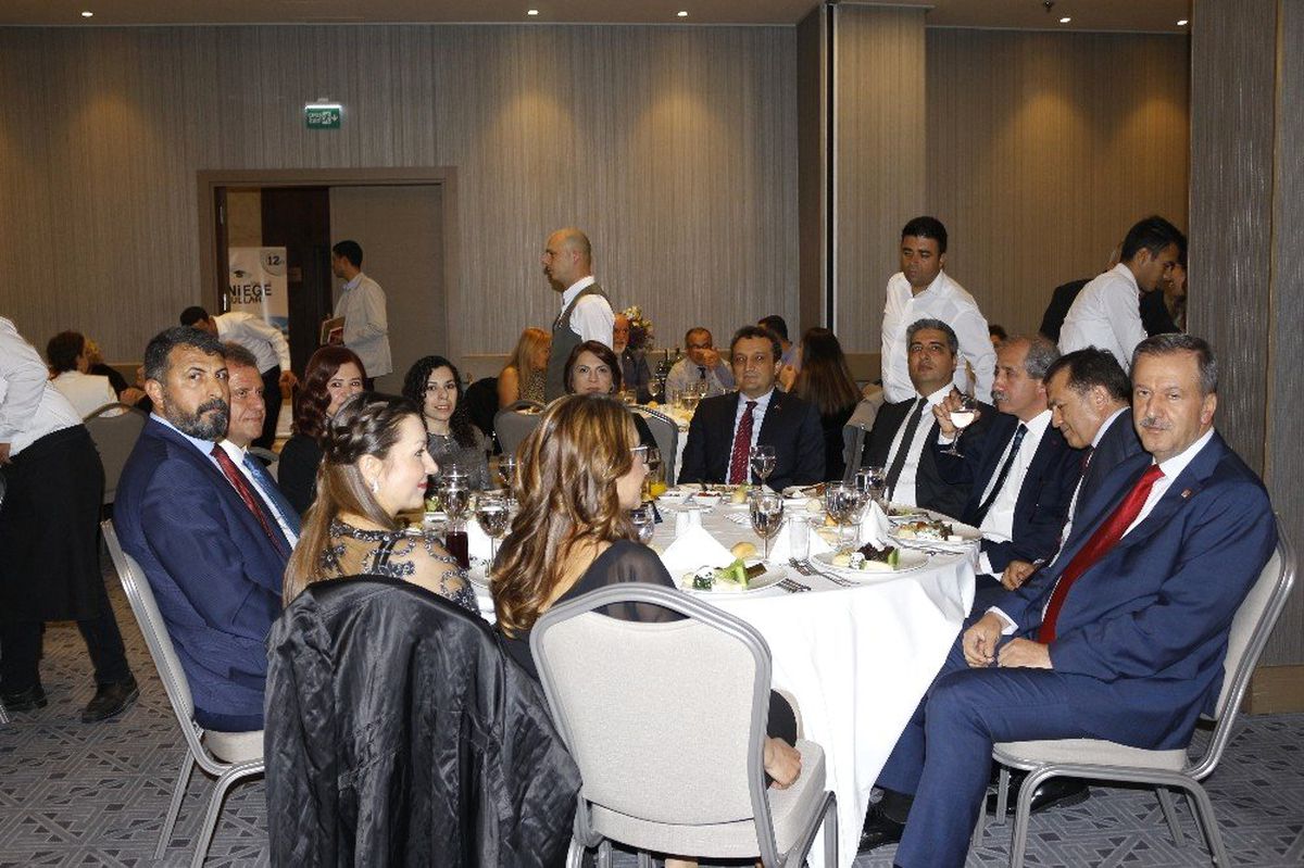 Mersin\'de Avukatlar Baloda Buluştu