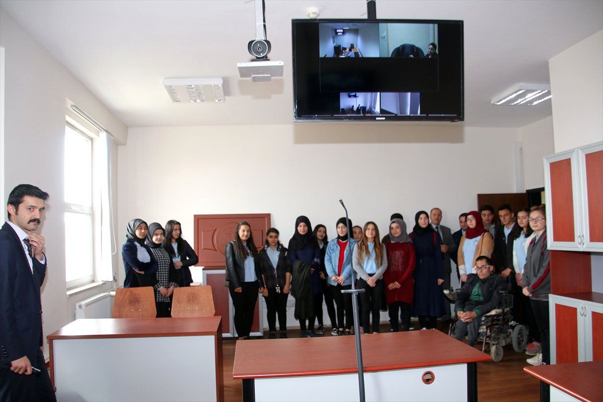 Öğrenciler Dersi Adliyede İşledi