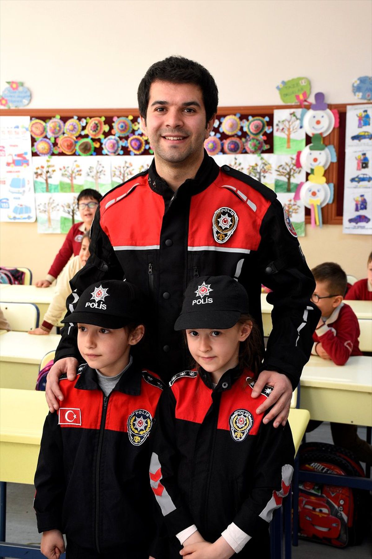 Öğretmenler Polis Üniformasıyla Ders Anlattı