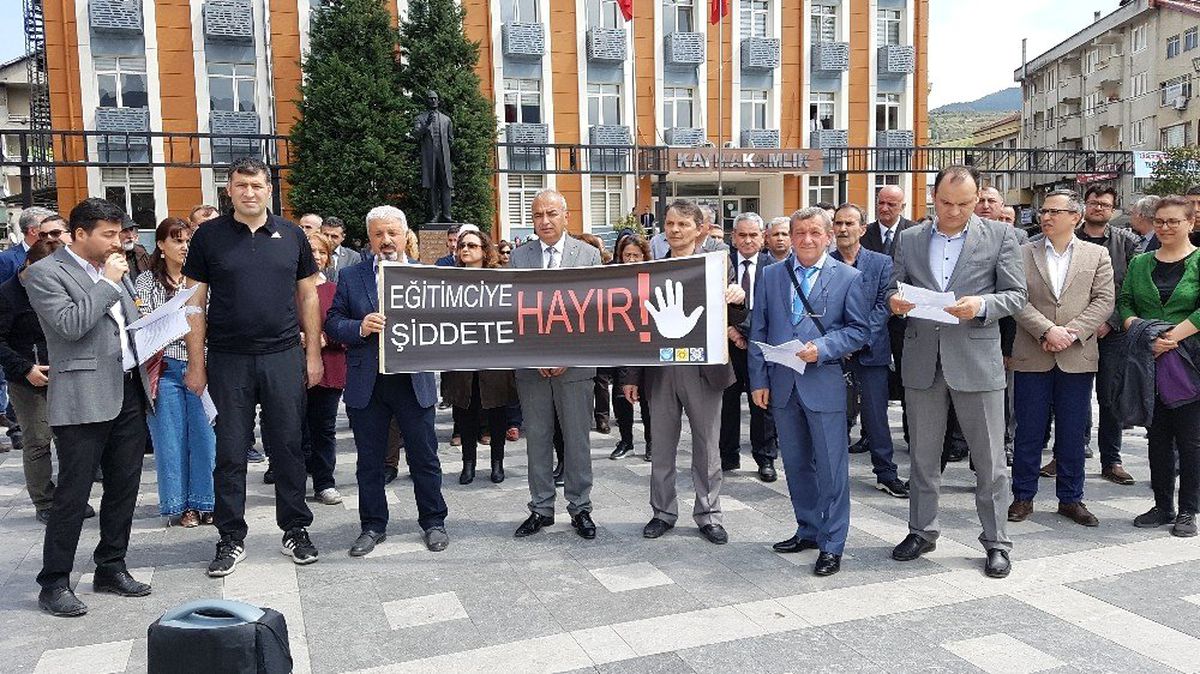 Öldürülen Öğretmen İçin Sendikalardan Ortak Basın Açıklaması