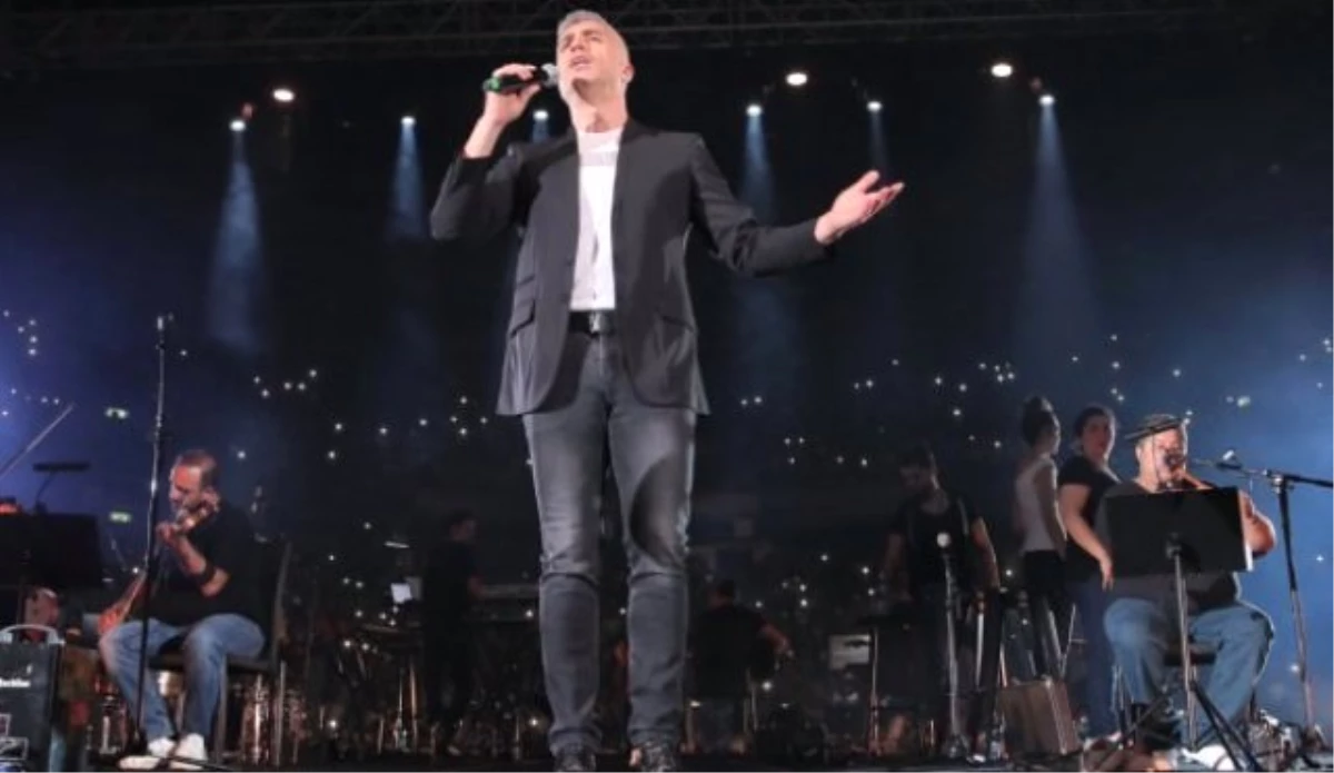 Özcan Deniz\'in İsrail\'de Konser Vermesi Büyük Tartışma Yarattı