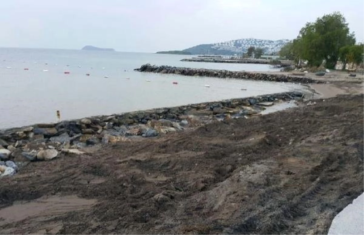 Sahile İzinsiz Yapılan Taş Duvar Belediye Tarafından Yıkıldı