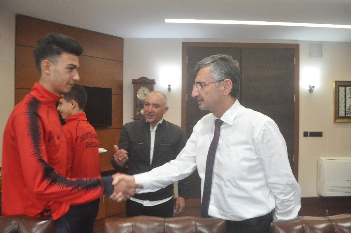 Sarayspor\'dan Vali Bektaş\'a Ziyaret