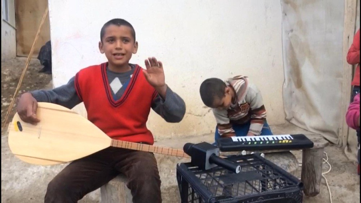 Sosyal Medyayı Sallayan Minikler Müzik Aletlerine Kavuştu