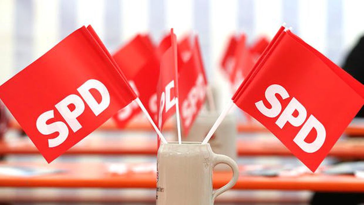 Spd, Berlin\'de Bayrak Yakmaya Ceza Öngören Tasarı Hazırlıyor
