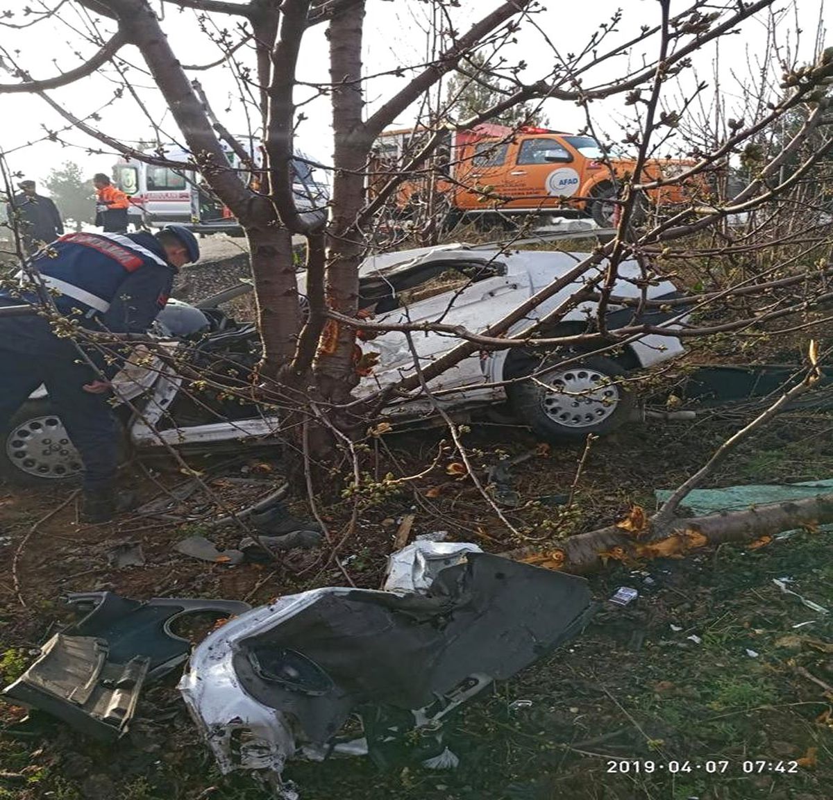 Takla Atan Otomobilde Sıkıştı