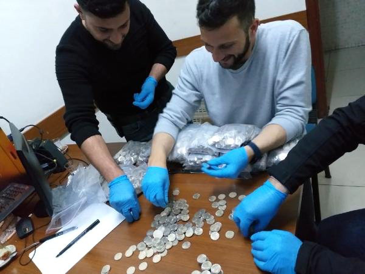 Tır\'da 15 Bin Adet Sahte Euro Ele Geçirildi