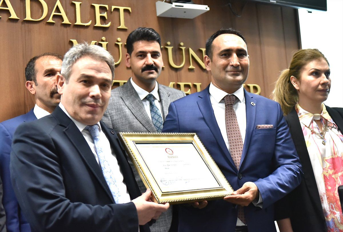 Toroslar\'da MHP\'li Yılmaz, Mazbatasını Aldı