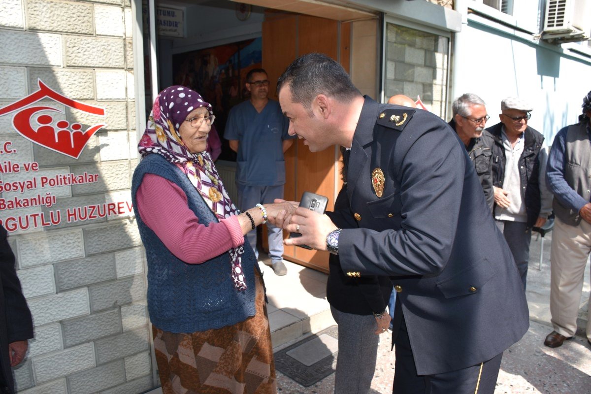Turgutlu Polisinden Huzurevi Sakinlerine Ziyaret
