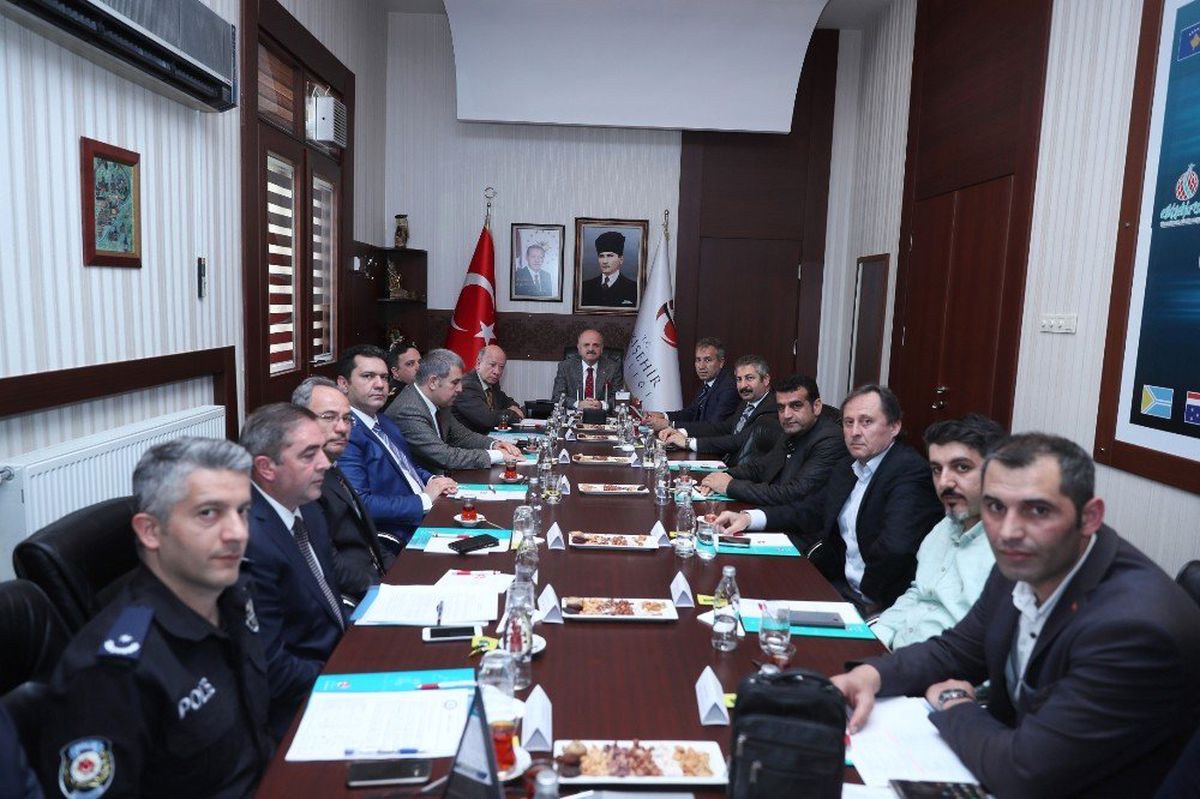 Vali Çakacak, "Eskişehir\'deki Karşılaşmalar Sporun Ruhuna Yaraşır Bir Şekilde Tamamlanmalı"