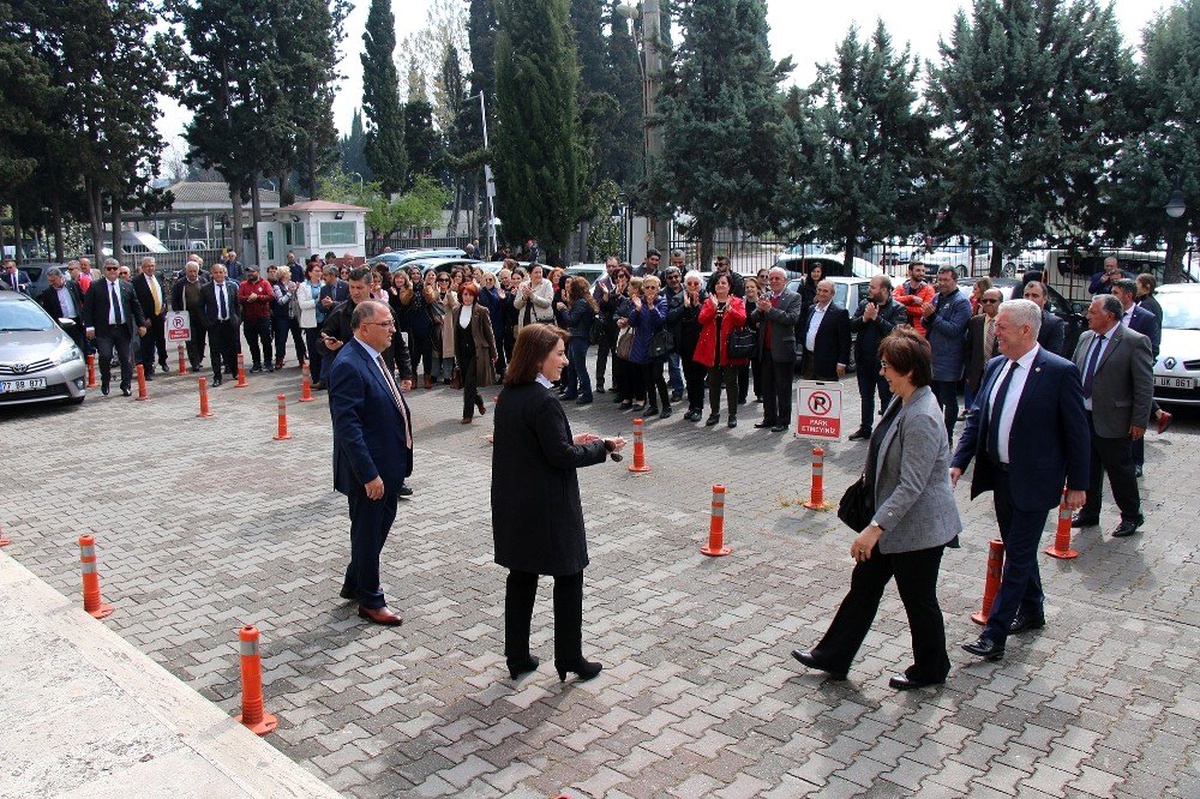 Yalova Belediye Başkanı Vefa Salman Mazbatasını Aldı
