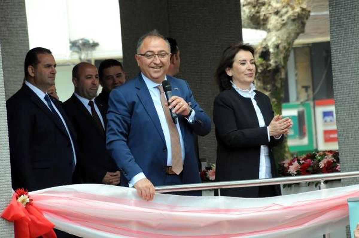 Yalova\'da Salman Mazbatasını Aldı, Balkon Konuşması Yaptı