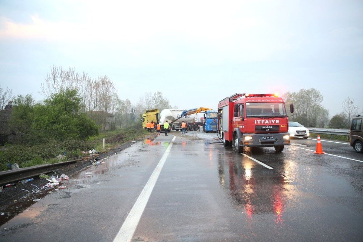 Yolcu Otobüsü Devrildi: 30 Yaralı