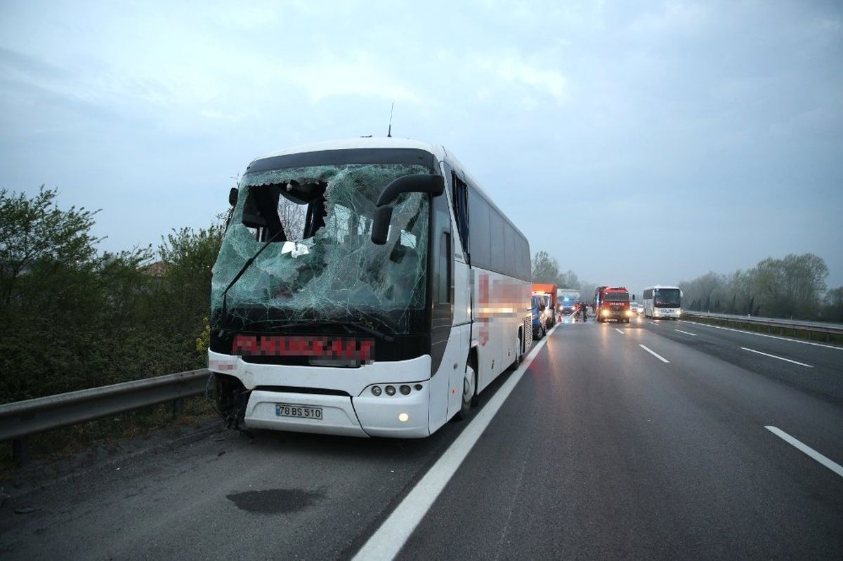 Yolcu Otobüsü Devrildi: 30 Yaralı
