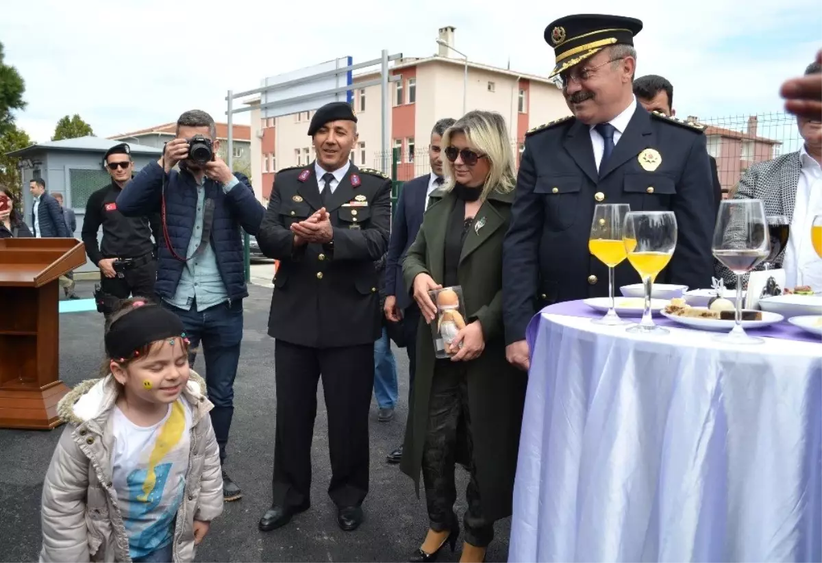 6 Yaşında İstiklal Marşı\'nın Tamamını Ezbere Okudu