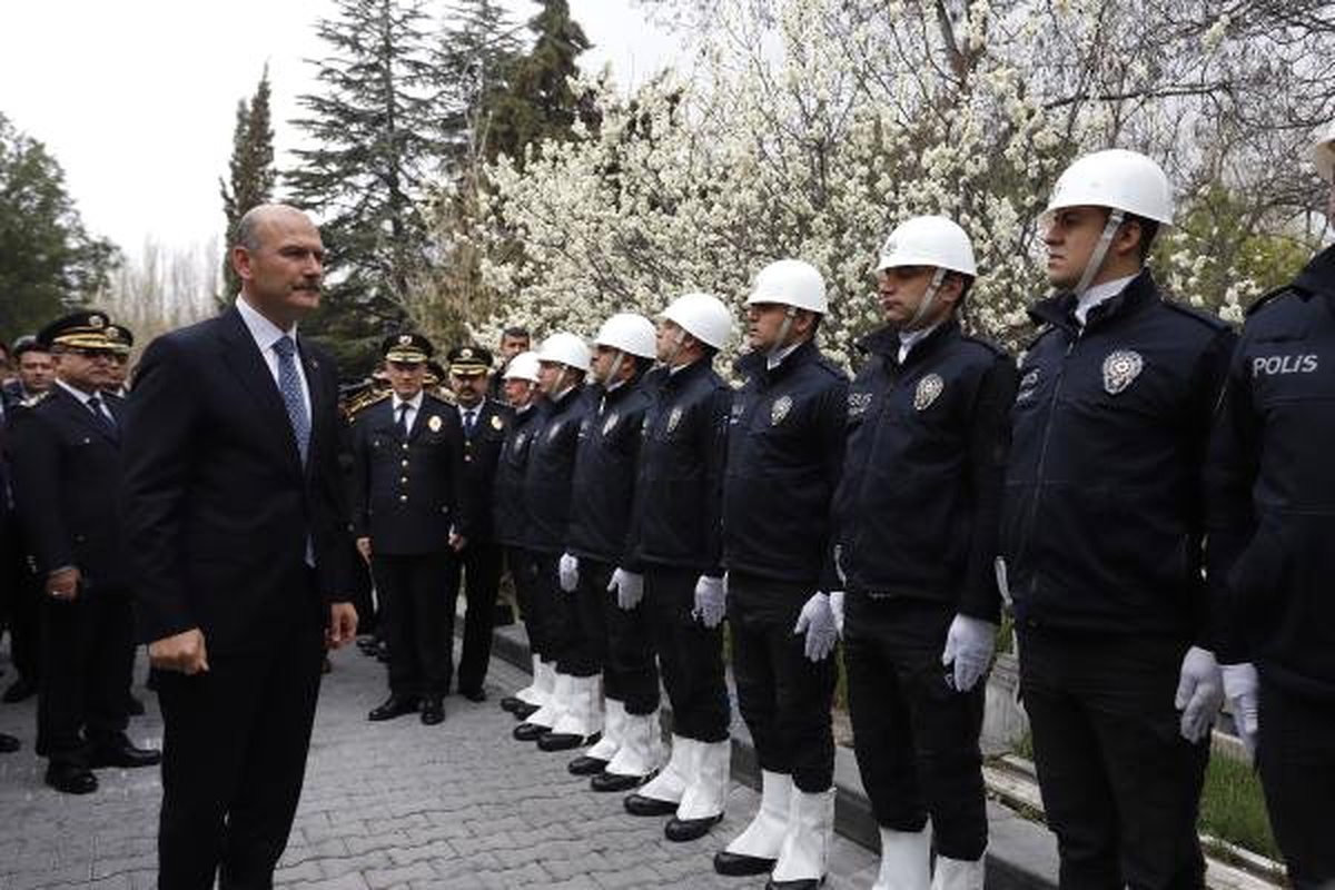 Bakan Soylu, Polis Şehitliği\'ni Ziyaret Etti