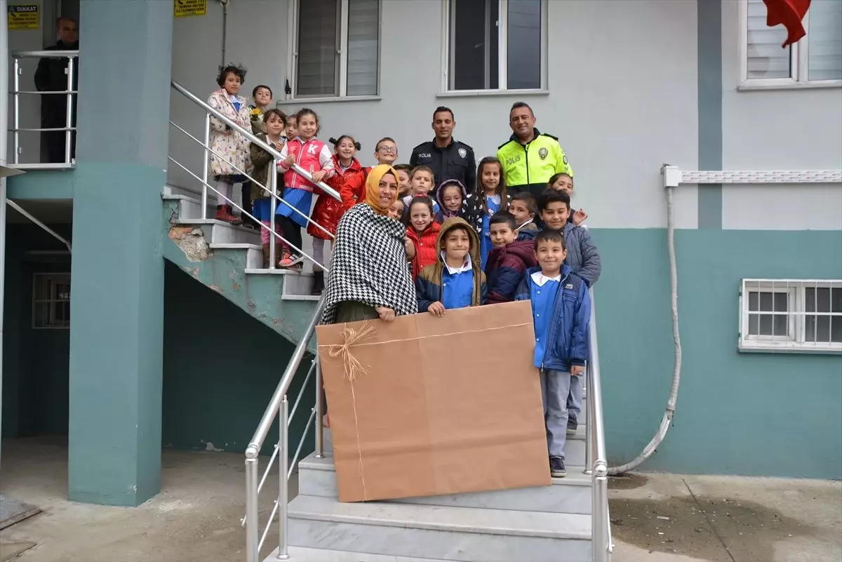 Banazlı Öğrenciler Polisleri Ziyaret Etti