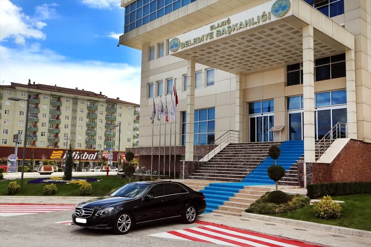 Başkan Şerifoğulları Otomobilini Makam Aracı Yaptı