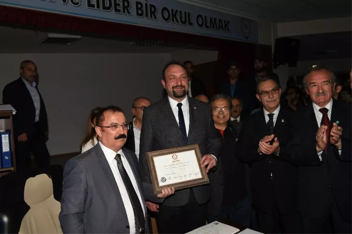 Başkan Utku Gümrükçü Görevine Başladı