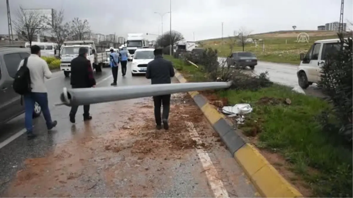 Belediye Otobüsü Devrildi: 19 Yaralı