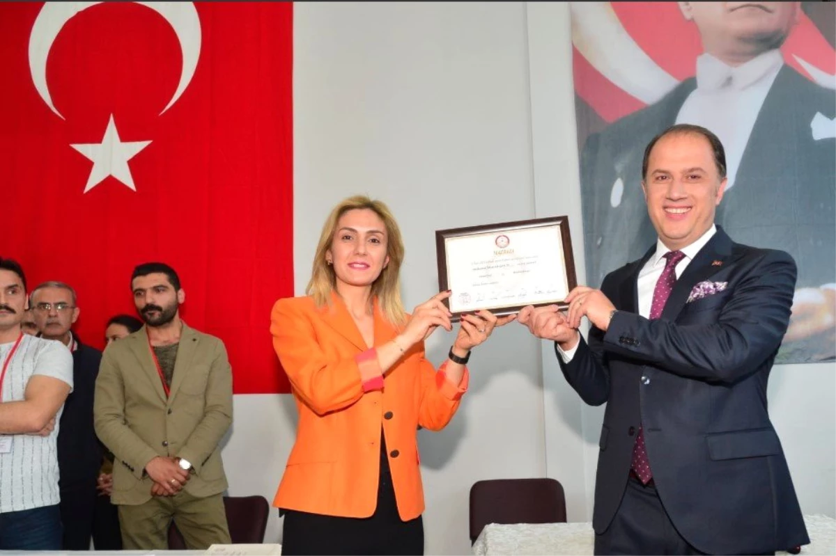 Beylikdüzü Belediye Başkanı Mehmet Murat Çalık Mazbatasını Aldı
