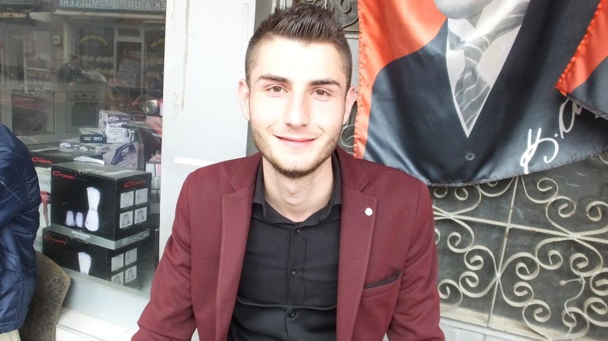 Burhaniye\'de Fetullah Bozkurt İlçenin En Genç Muhtarı Oldu