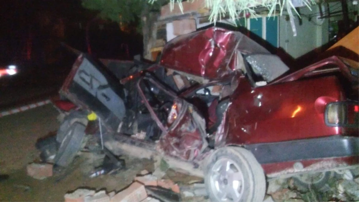 Freni Patlayan Süt Kamyonu Park Halindeki Otomobile Çarptı: 3 Yaralı