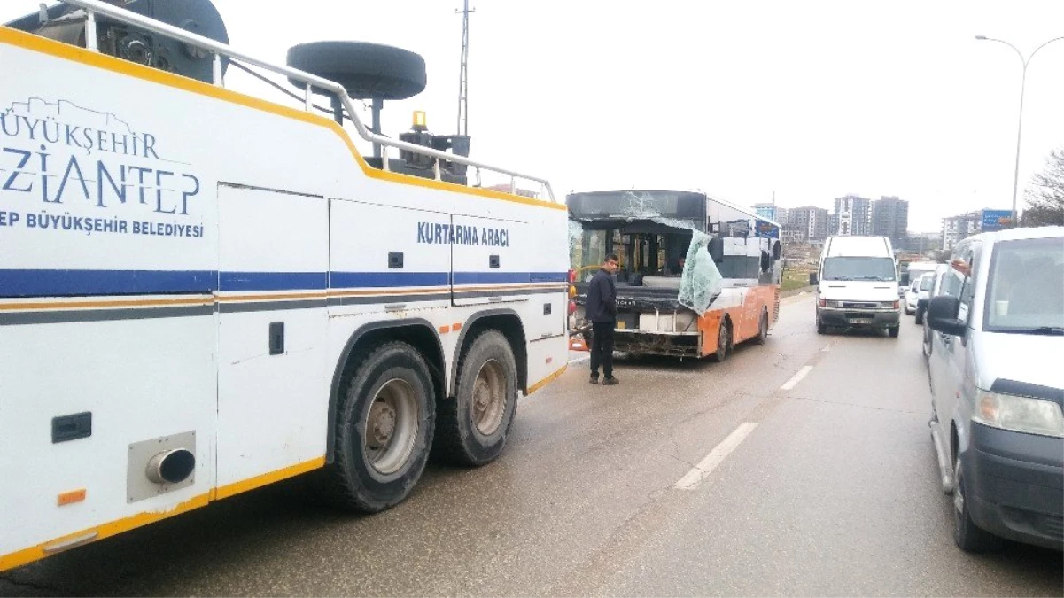 Gaziantep\'te Belediye Otobüsü Devrildi: 25 Yaralı