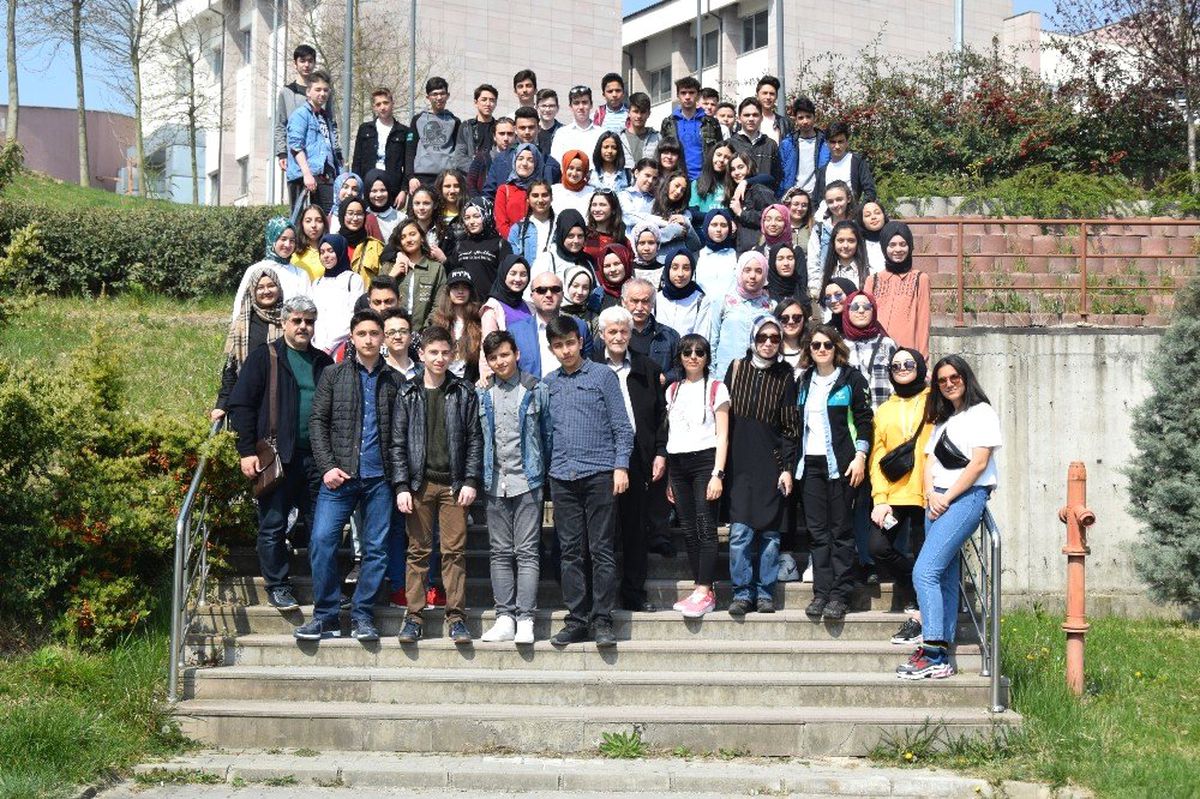 Gerede Hacı Sadık Öztosun Anadolu Lisesi Öğrenvileri Düzce Üniversitesi\'ni Gezdi