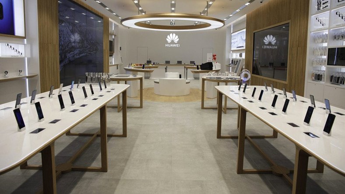 Huawei\'nin İstanbul Mağazası, İlk İki Günde 4 Milyon TL Ciro Yaptı