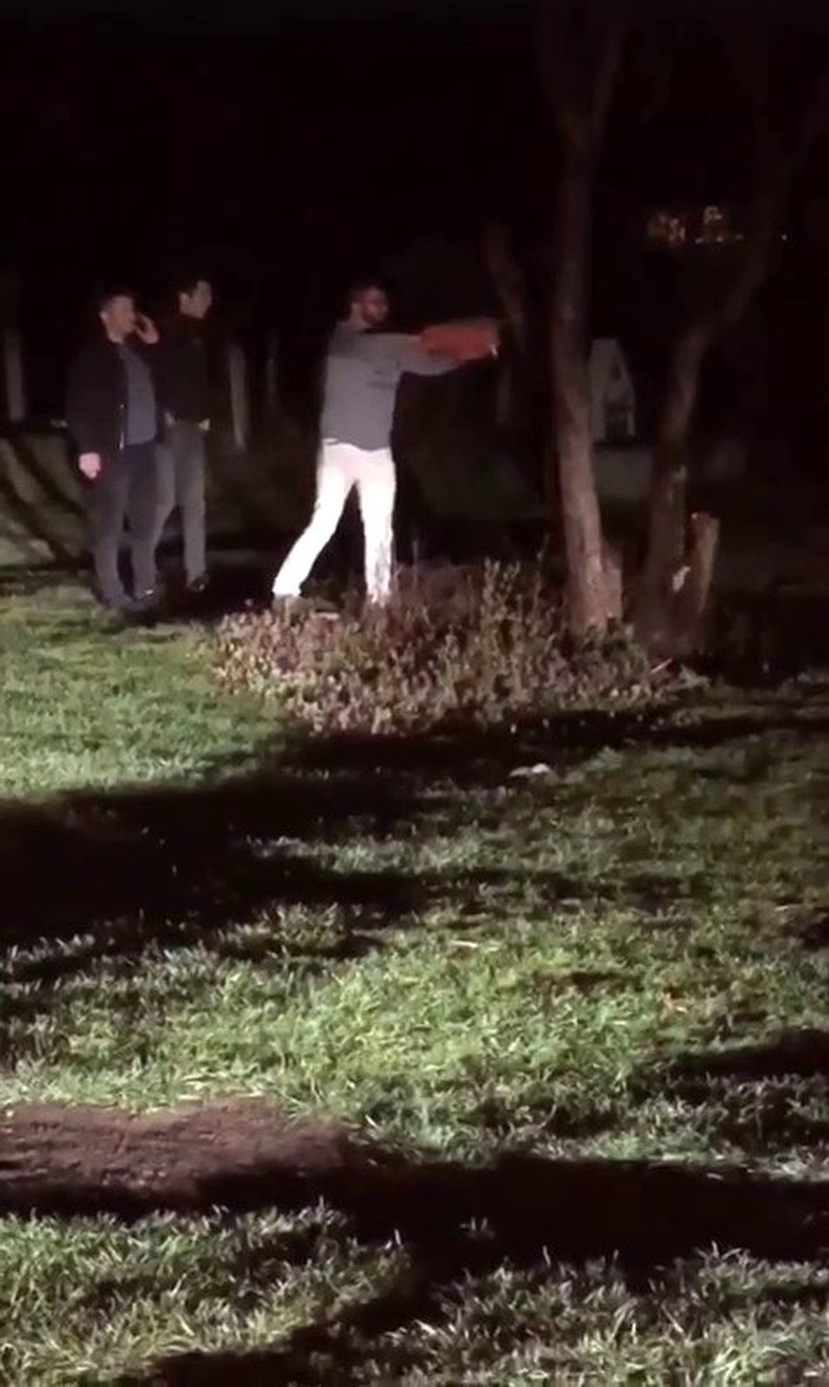 Isınmak ve Etleri Pişirmek İçin Ağacın Dalını Kestiler