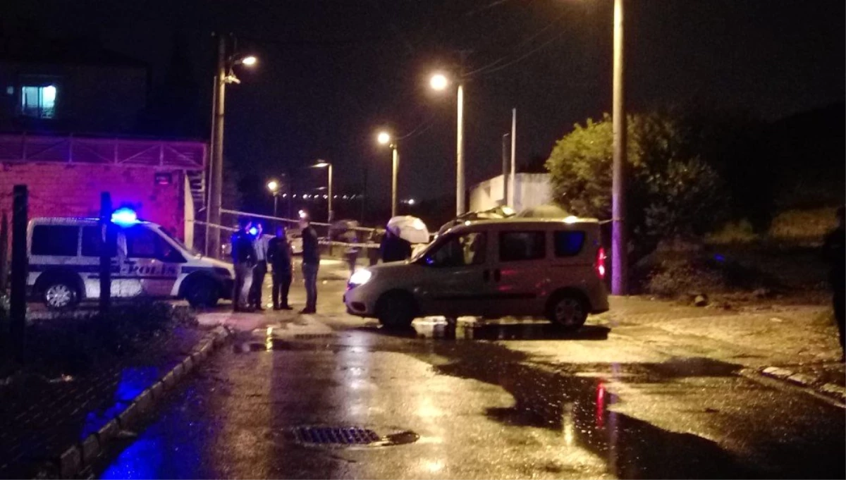 İzmir\'de Sokak Ortasında Damat Dehşeti: 2 Ölü, 1 Yaralı