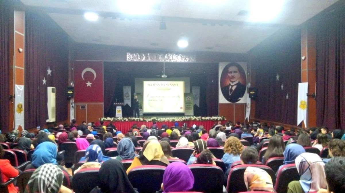 İzmir\'de "Sünnetin Gerekliliği" Adlı Konferansa Yoğun İlgi