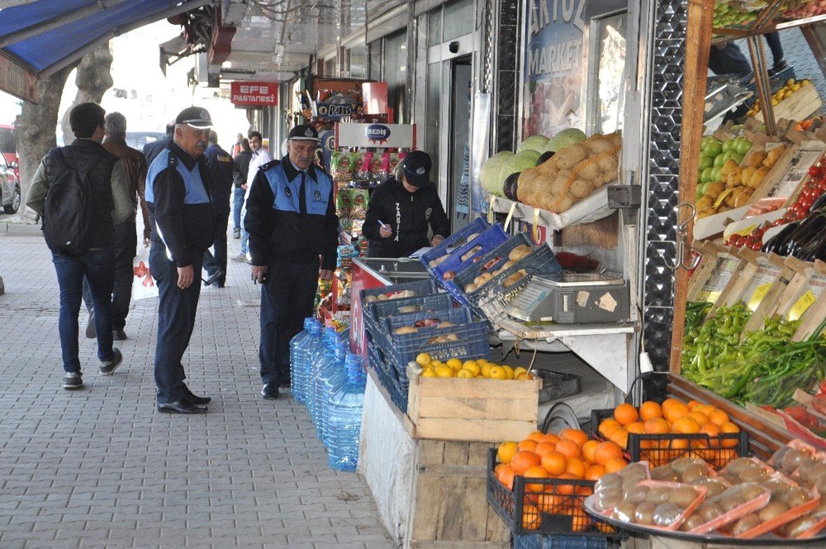 Kaldırım ve Yol İşgali Yapan Esnaf Uyarıldı