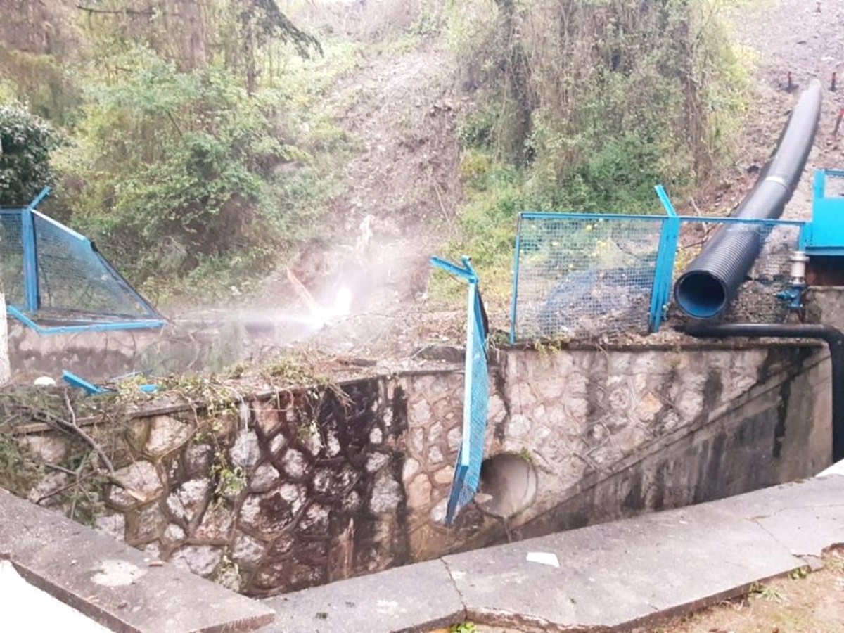 Kontrolden Çıkan Kamyon Su Tesisine Uçtu: 1 Ölü, 2 Yaralı