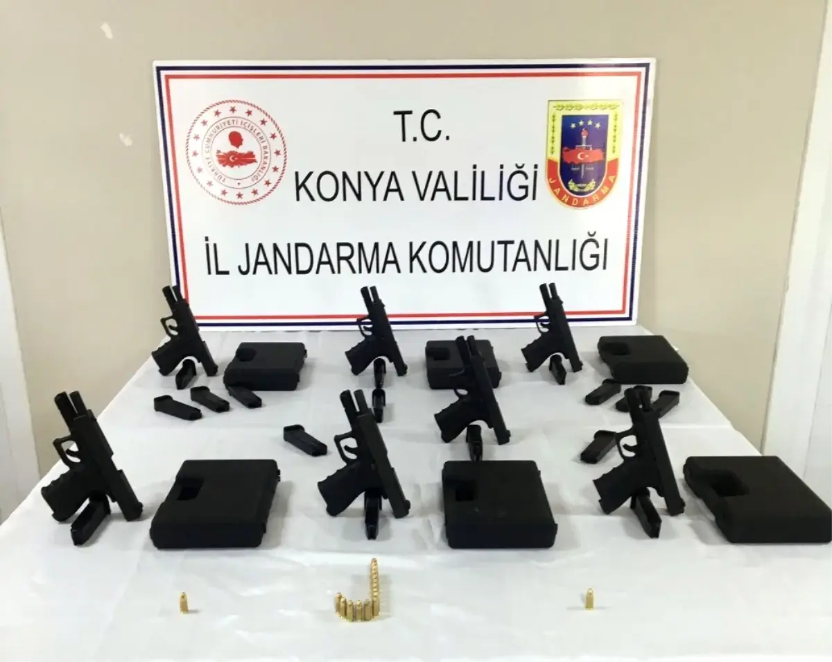 Konya\'da 7 Adet Glock Marka Silah Kaçak Yolla Satılırken Ele Geçirildi