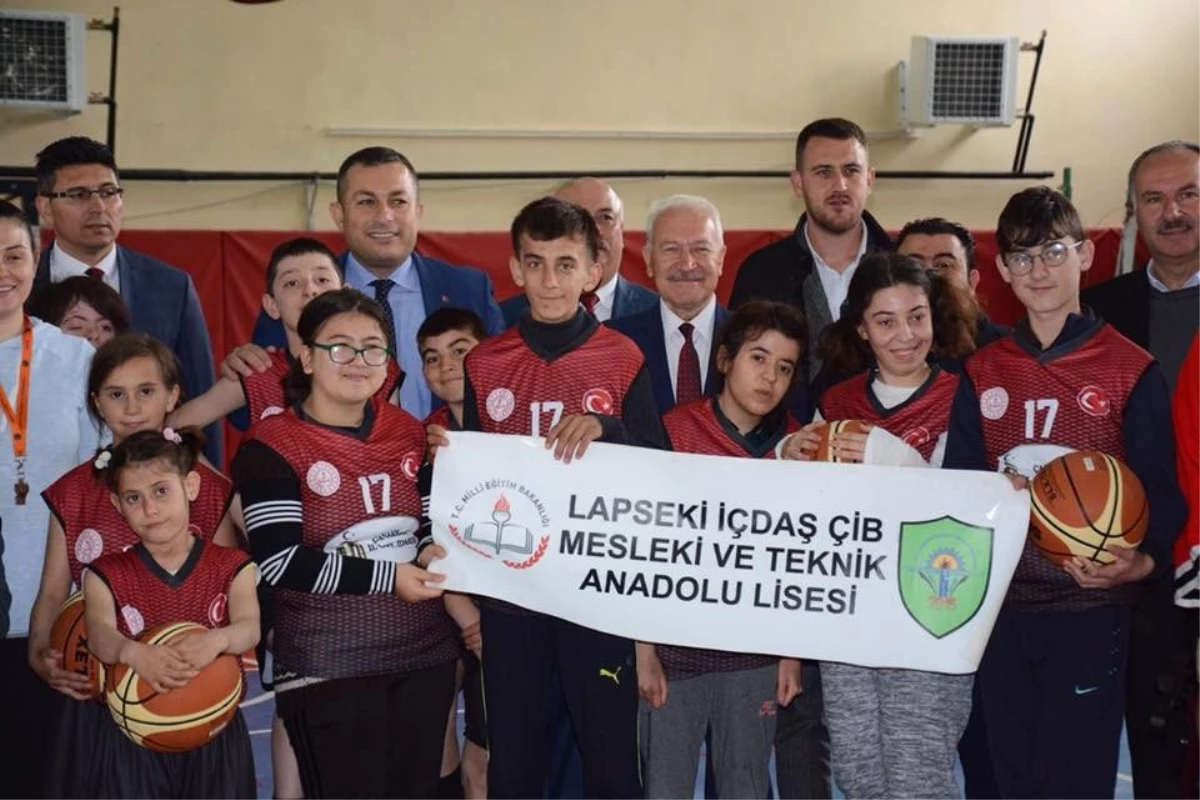 Lapseki\'de Özel Eğitimli Çocuklar İçin Basketbol Kursu Açıldı