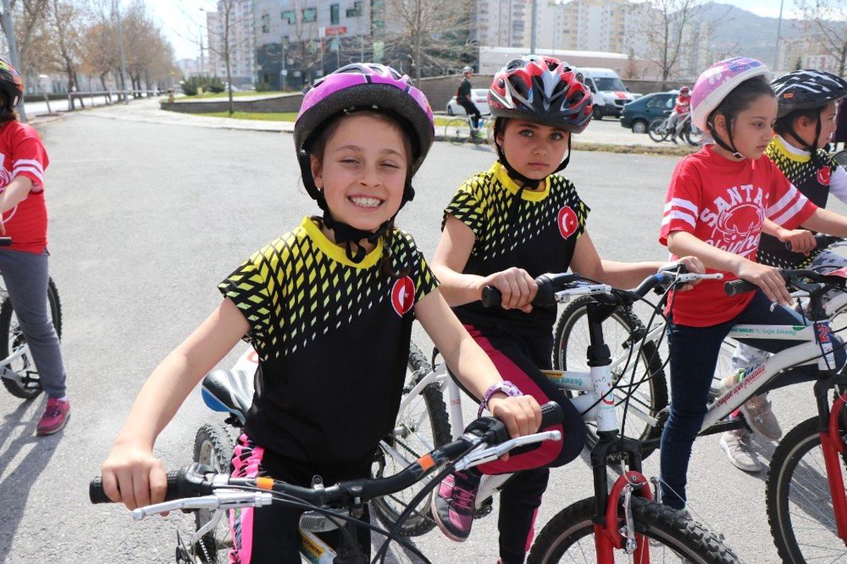 Öğrenciler Dereceye Girmek İçin Pedal Çevirdi