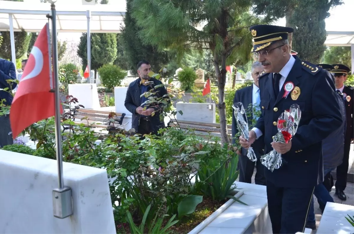 Polis Teşkilatından Şehitliğe Ziyaret