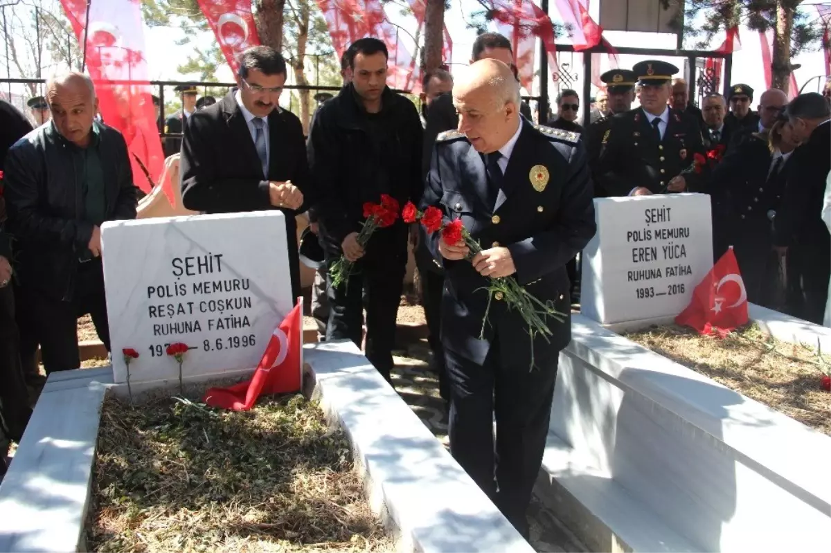 Şehitler Mezarları Başında Anıldı