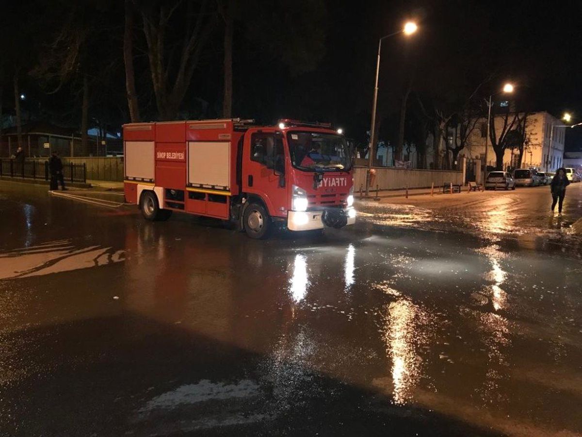 Sinop\'ta Yollara Tazyikli Temizlik