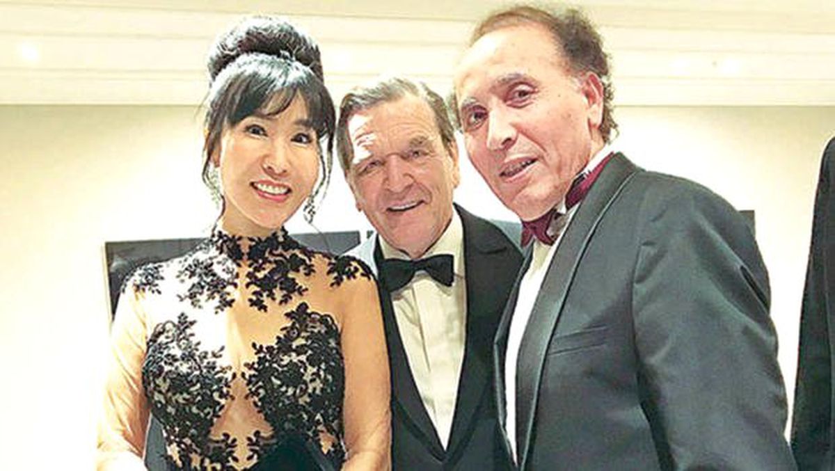 Türkler Schröder\'e Çok Şey Borçlu