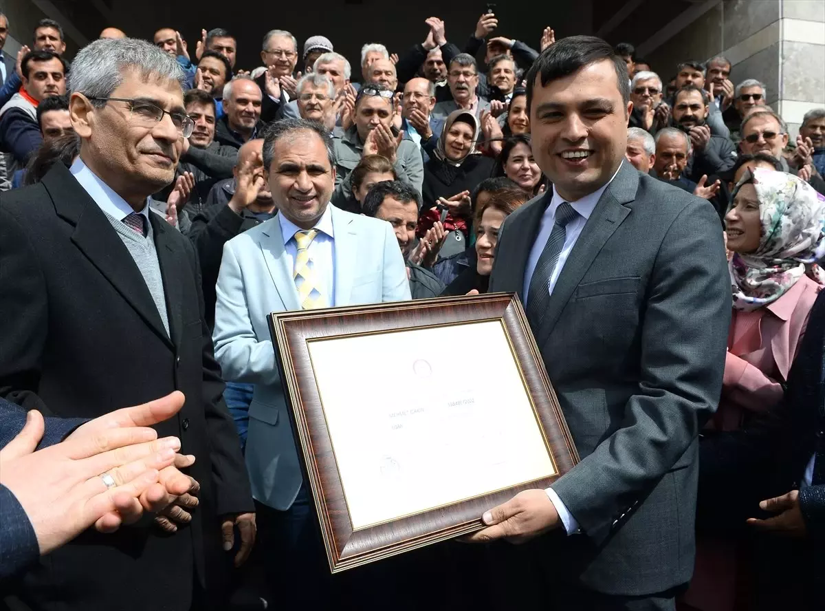 Uşak Belediye Başkanı Çakın, Mazbatasını Aldı