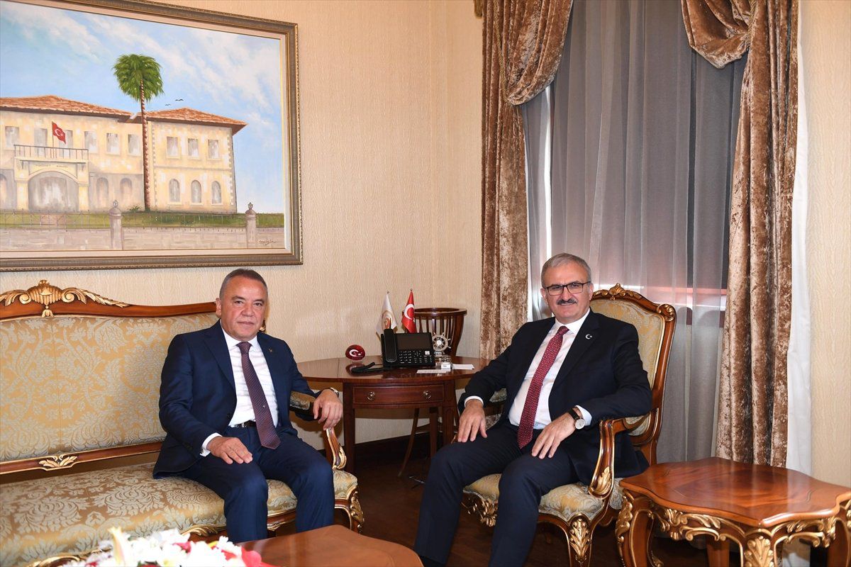 Vali Karaloğlu, Başkan Böcek\'i Kabul Etti