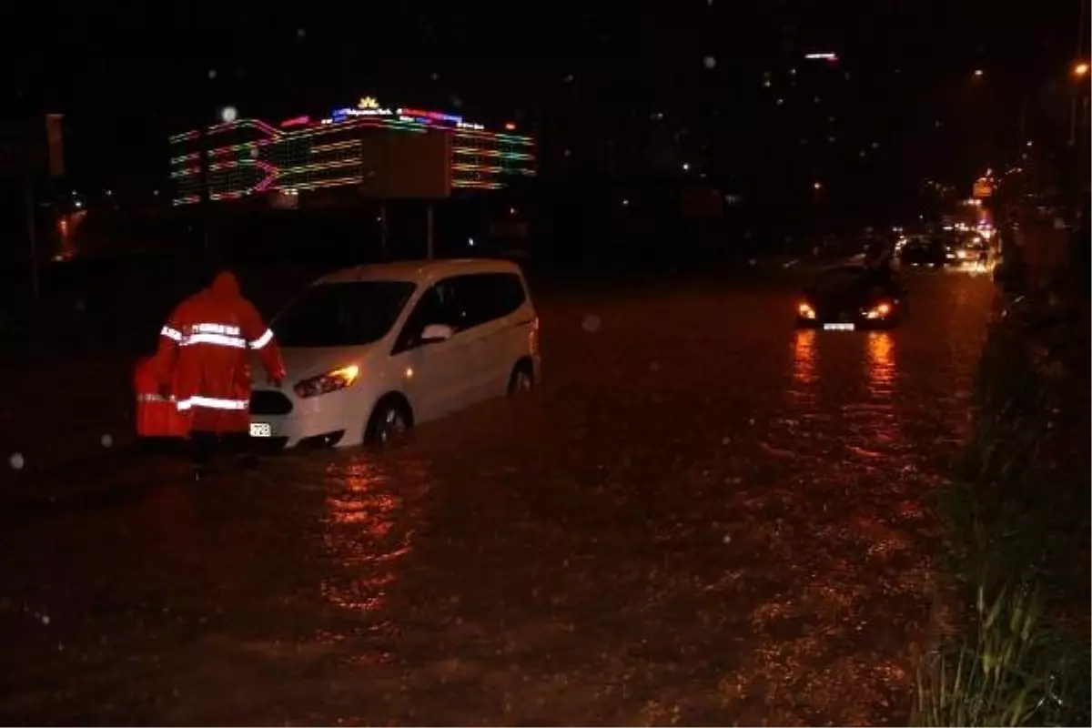 Adıyaman\'da Sağanak Sele Neden Oldu