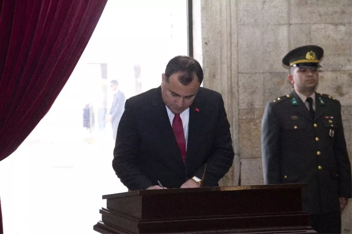 Alper Taşdelen ve Çankaya Meclis Üyeleri Anıtkabir\'de