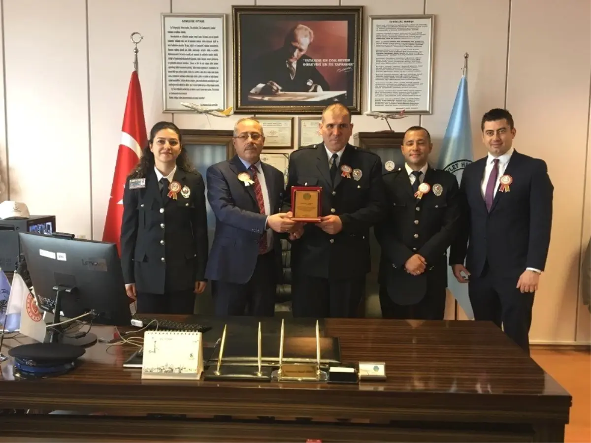 Başarılı Polise Plaket