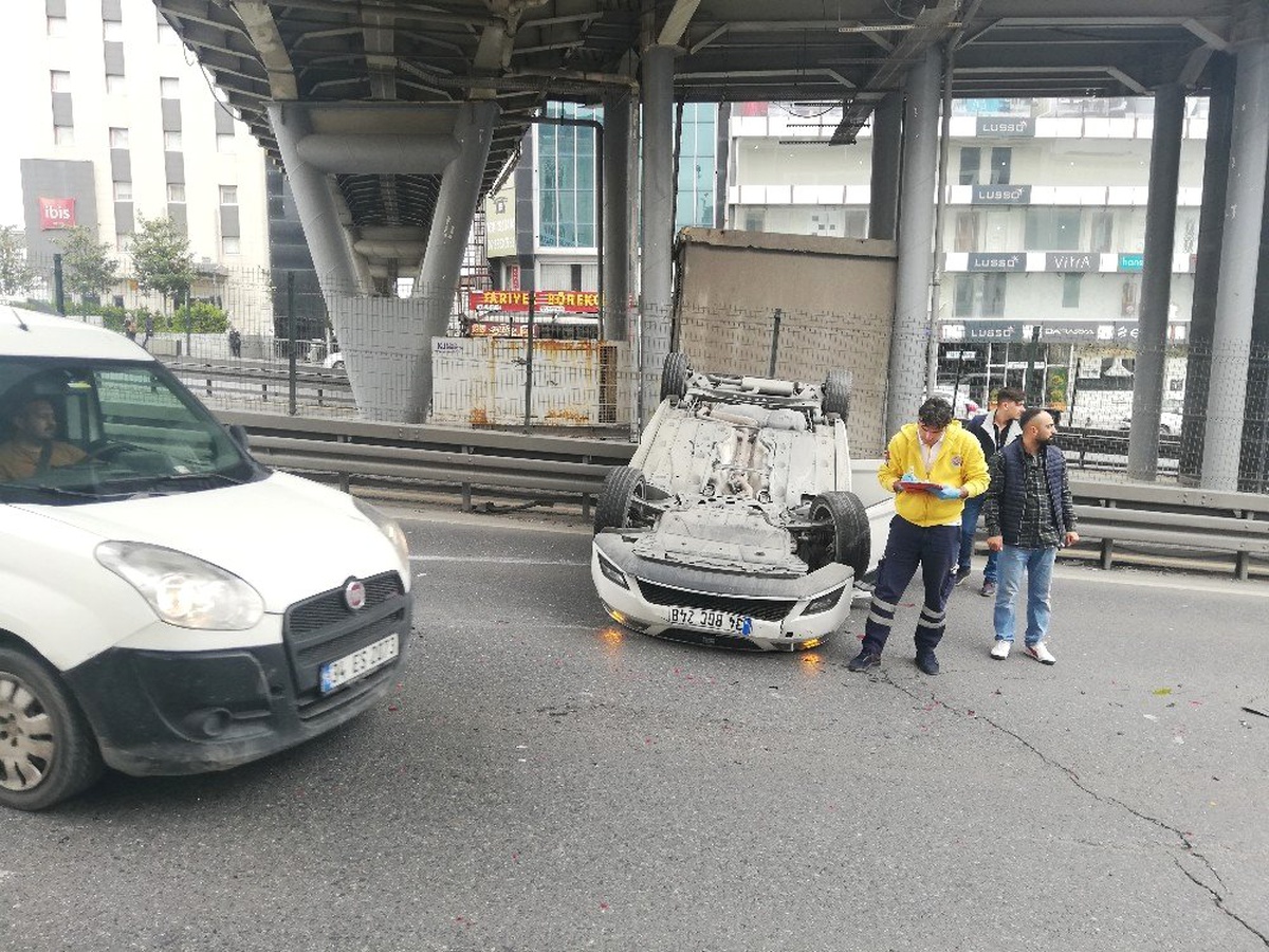Beylikdüzü E-5\'te Feci Kaza, Araç Takla Attı